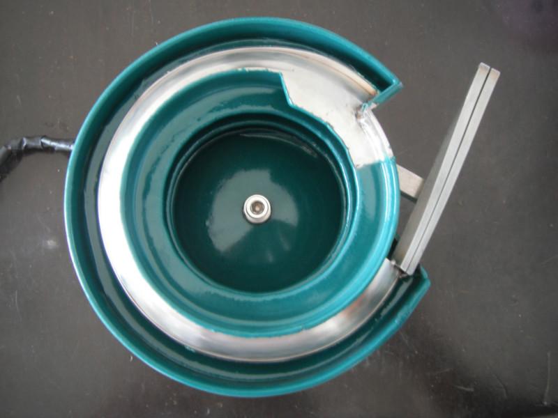 供應(yīng)振動(dòng)盤(pán)批發(fā)電話，銀點(diǎn)振動(dòng)盤(pán)，眼鏡螺絲振動(dòng)盤(pán)