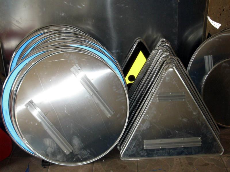 供應(yīng)用于反光標(biāo)牌的圓牌，三角牌