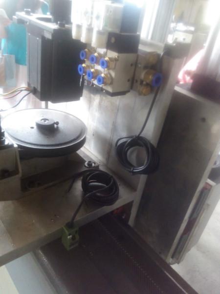 供應(yīng)標(biāo)配雕刻機(jī)3.7kw大功率風(fēng)冷主軸臺(tái)灣方軌