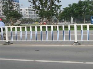 供應(yīng)塑鋼護(hù)欄13383382787安平藍(lán)飛PVC護(hù)欄廠家直銷  塑鋼草坪護(hù)欄現(xiàn)貨*銷售