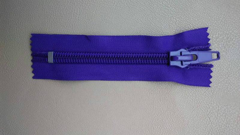 供應(yīng)尼龍開尾拉鏈價格/東莞尼龍開尾拉鏈價格