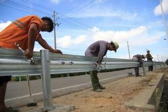 供应山西晋城道路中央分隔护栏