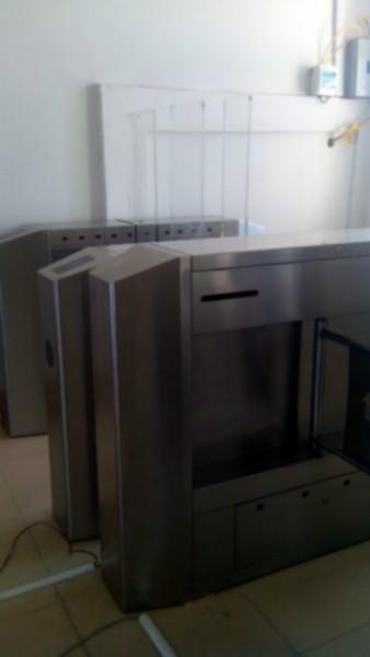 供應(yīng)深圳廠家直銷(xiāo)*豪華全高平移閘