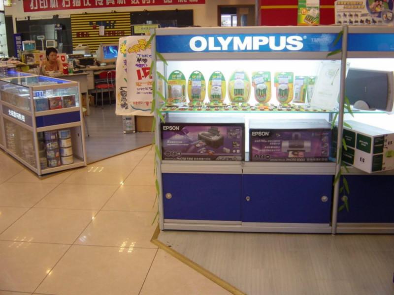 供應(yīng)天津鈦合金貨架 *貨架飾品店展柜定做