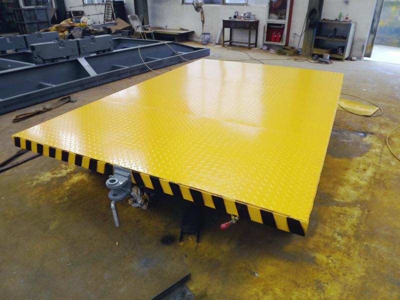 供應2T平板拖車