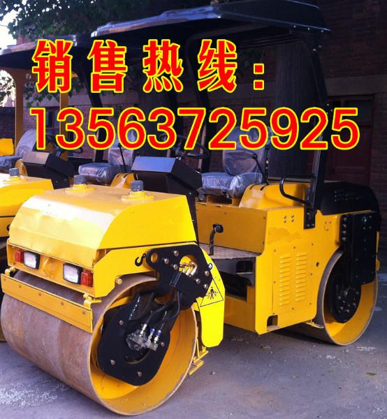 3噸座駕式振動(dòng)壓路機(jī)圖片