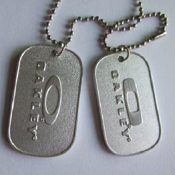 供應(yīng)氧化鐳雕狗牌壓鑄電鍍吊牌印刷滴膠銘牌