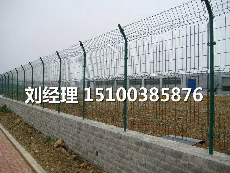 雙邊絲護(hù)欄網(wǎng)圖片/雙邊絲護(hù)欄網(wǎng)樣板圖 (4)