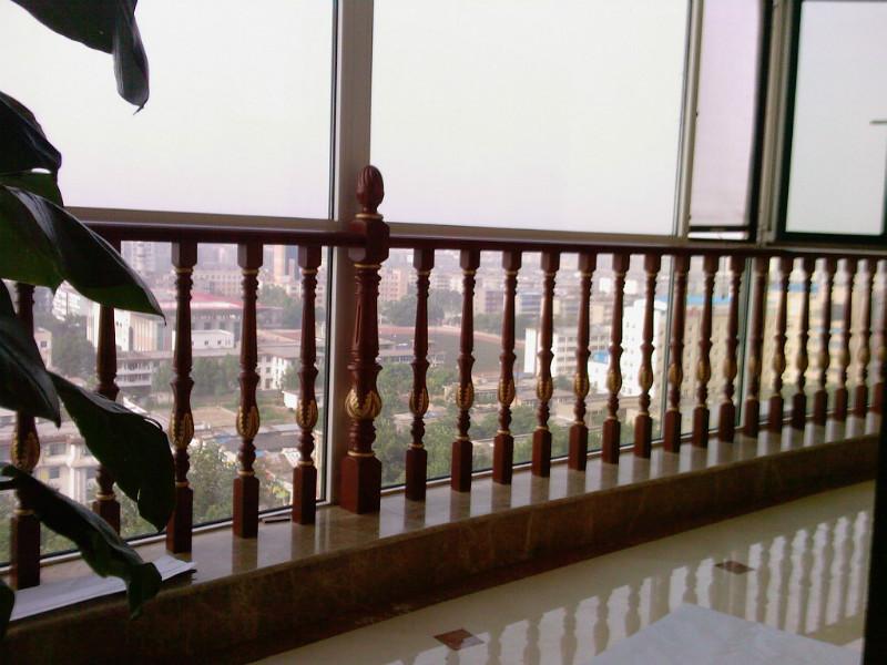 供應(yīng)山西陽泉陽臺護(hù)欄制作商，山西實木樓梯廠家，山西的實木樓梯