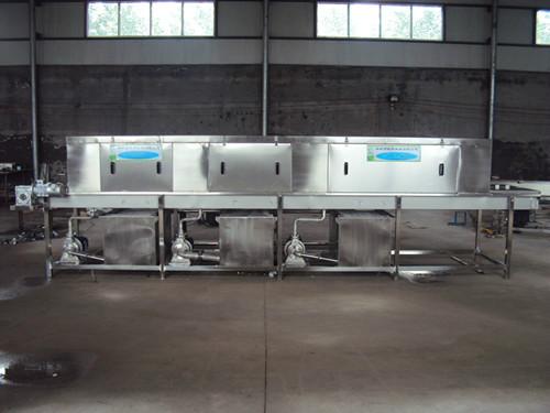 供應(yīng)塑料盤清洗機(jī) 諸城洗筐機(jī)  洗筐機(jī)專業(yè)生產(chǎn)商