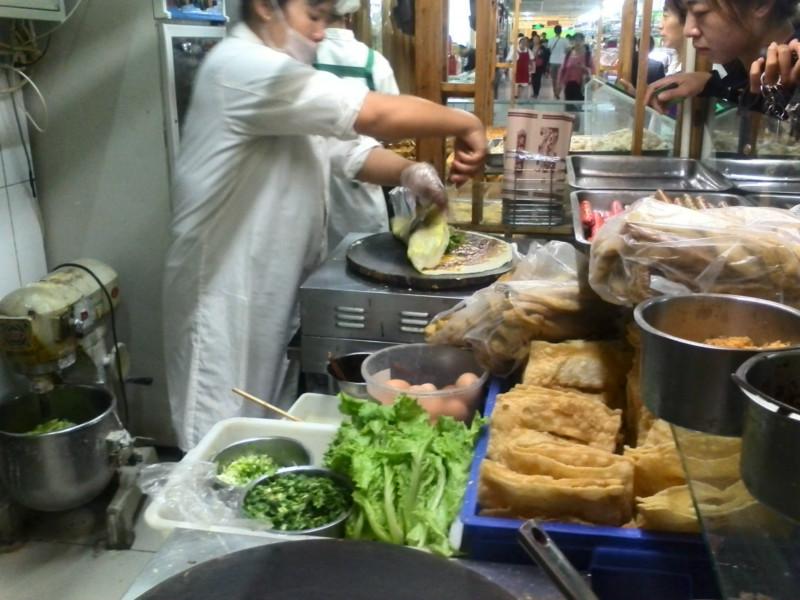 天津煎饼果子的做法供应天津煎饼果子的做法,煎饼果子面糊的做法