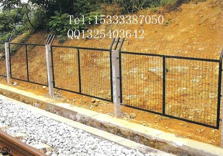 供應(yīng)高速公路護(hù)欄網(wǎng)，鐵路護(hù)欄網(wǎng)