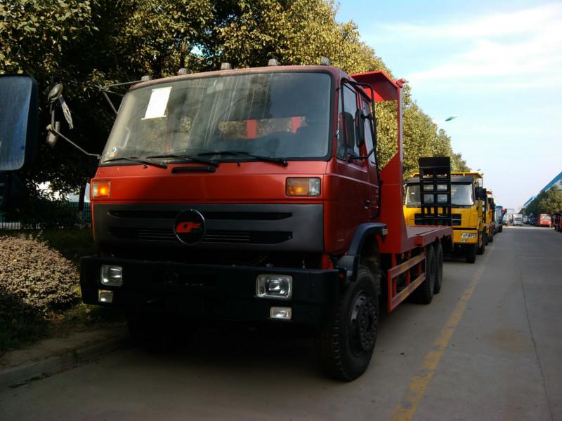 供應(yīng)楚風(fēng)后八輪隨車吊平板運(yùn)輸車