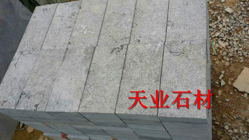 荔枝面青石板價(jià)錢圖片