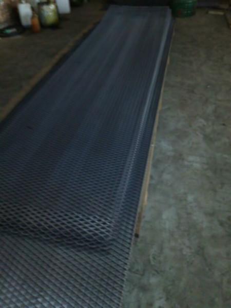 供應(yīng)鋼板網(wǎng)片鋼板網(wǎng)價格