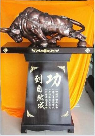 供應(yīng)西安大公牛桌擺 華爾街牛工藝品