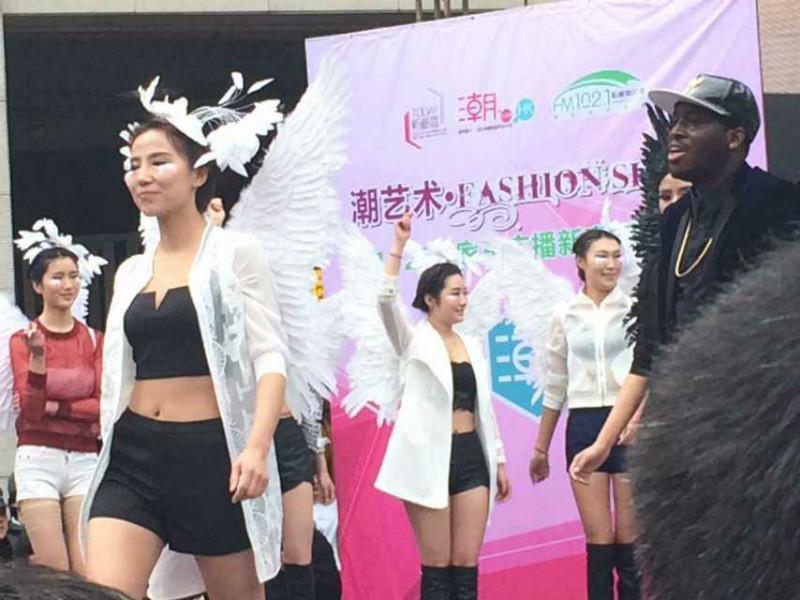 供應(yīng)時尚魅影化妝學(xué)校學(xué)生實習(xí)場景