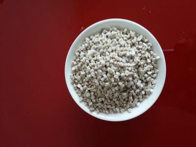 多用途的麥飯石濾料圖片