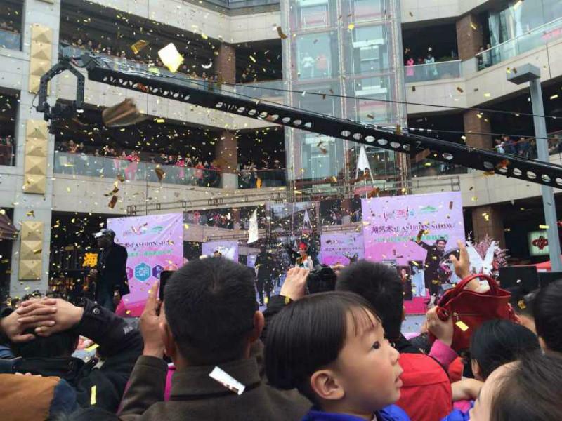 供應(yīng)時尚魅影化妝學(xué)校學(xué)生實習(xí)場景