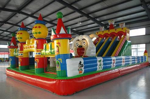 供應(yīng)充氣城堡