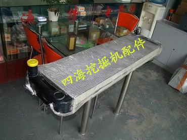 挖掘機(jī)水箱圖片