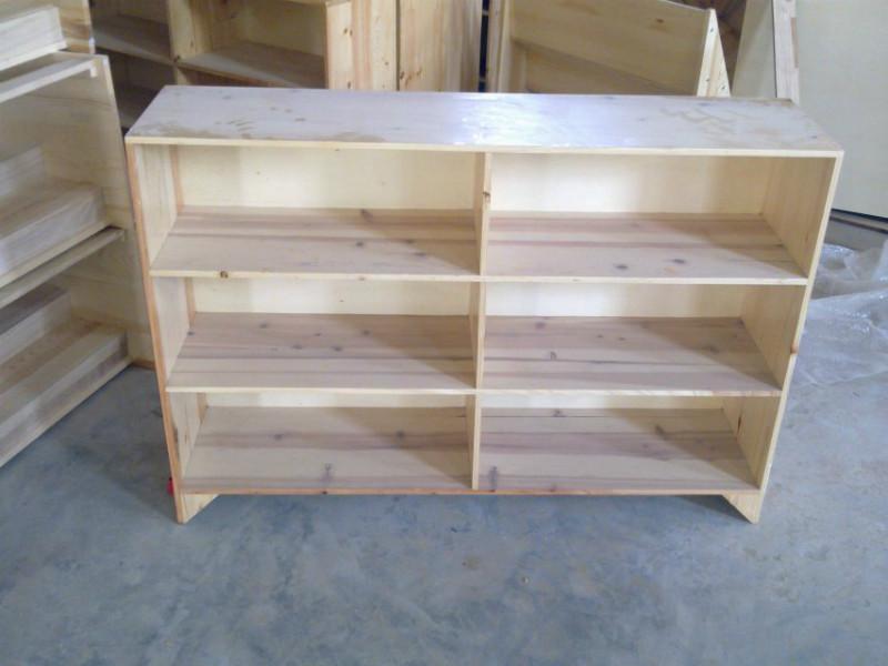 供應(yīng)鄭州幼兒園實(shí)木玩具柜批發(fā)