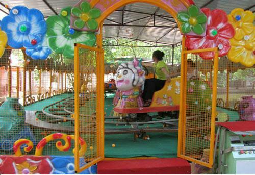 供應(yīng)廠家直銷歡樂噴球車游樂設(shè)備噴球車價格/*促銷