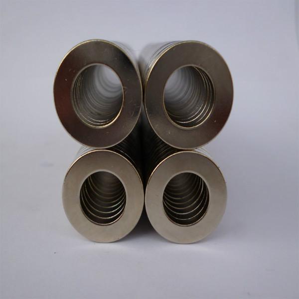 供應(yīng)釹鐵硼強(qiáng)磁 鍍鋅打孔磁鐵  鍍鎳圓環(huán)磁鋼 大小孔圓片磁鐵